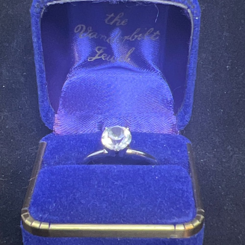 Vintage Uncas Silver Tone High Prong Solitaire Ring Size 7 1/2 (R267)